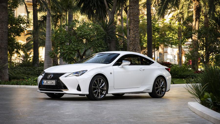  Lexus RC300h 2018 года  (WW) (фото 102 из 139)